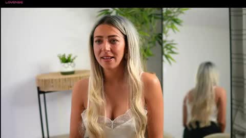 Julia online show from 17, 4, 2026