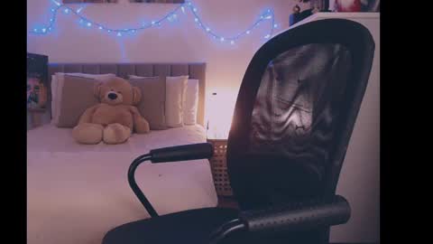 julialiones online show from 17, 12, 2024