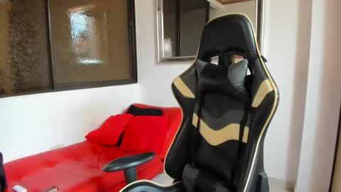 julian_wallace online show from 2, 3, 2026