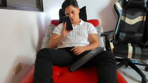 julian_wallace online show from 27, 4, 2026