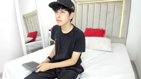 Snapshot of julian_xp chatting on 7, 1, 2026 Julian online show from 7, 1, 2026