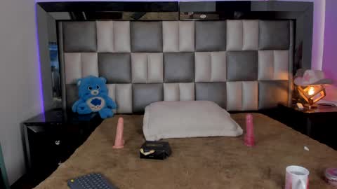 juliana_js_ online show from 31, 1, 2025