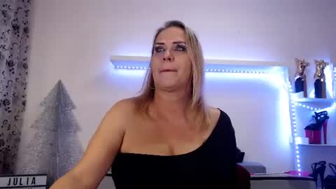 Snapshot of juliapink6 chatting on 1, 12, 2025 Julia online show from 1, 12, 2025