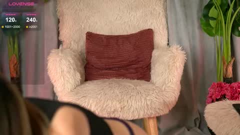 Snapshot of juliarichard chatting on 11, 9, 2025 Julie online show from 11, 9, 2025