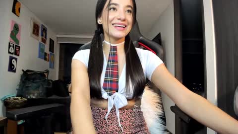 Snapshot of julidavila chatting on 7, 12, 2024 Jeimy Help me to reach 100 thumbs up online show from 7, 12, 2024