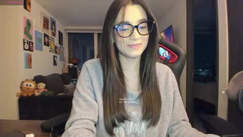 Snapshot of julidavila chatting on 21, 9, 2025 Jeimy Help me to reach 100 thumbs up online show from 21, 9, 2025