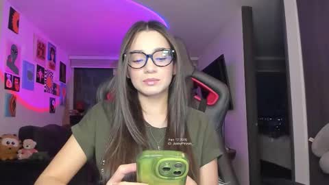 Snapshot of julidavila chatting on 13, 2, 2026 Jeimy Help me to reach 100 thumbs up online show from 13, 2, 2026