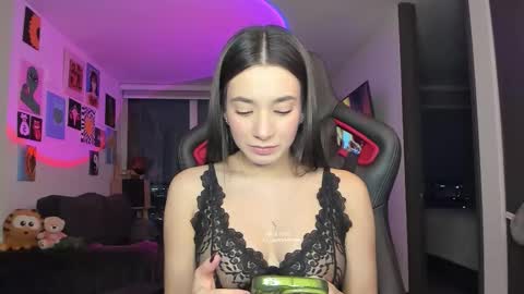 Snapshot of julidavila chatting on 6, 3, 2026 Jeimy Help me to reach 100 thumbs up online show from 6, 3, 2026