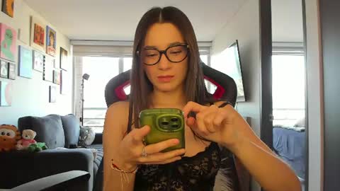 Jeimy Help me to reach 100 thumbs up online show from 25, 6, 2026
