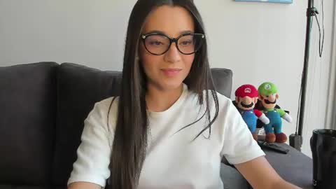 Jeimy Help me to reach 100 thumbs up online show from 26, 7, 2026