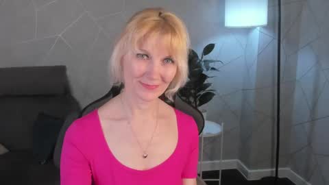 Julie Lucasss online show from 16, 4, 2026