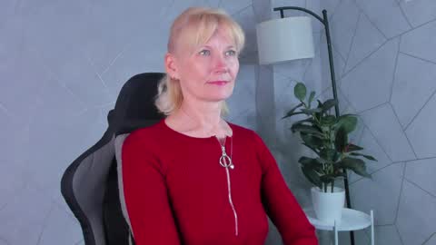 Snapshot of julie_lucasss chatting on 9, 5, 2026 Julie Lucasss online show from 9, 5, 2026