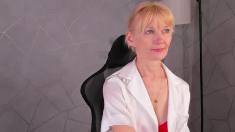 Snapshot of julie_lucasss chatting on 15, 5, 2026 Julie Lucasss online show from 15, 5, 2026