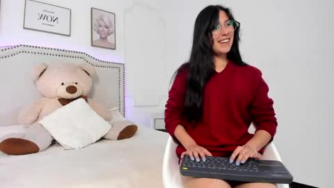 Snapshot of juliee_ross chatting on 4, 5, 2026 juliee_ross online show from 4, 5, 2026