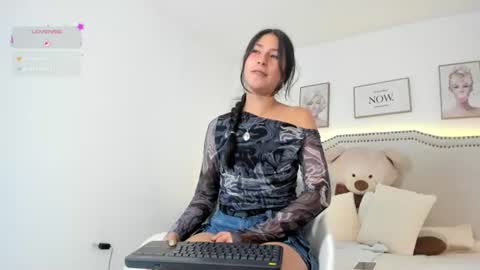 Snapshot of juliee_ross chatting on 6, 7, 2026 juliee_ross online show from 6, 7, 2026