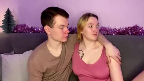 Julie and Thomas online show from 5, 12, 2025