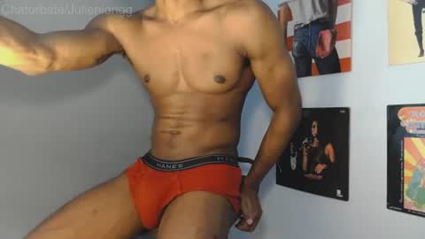 Snapshot of julienlongg chatting on 6, 7, 2026 Julien online show from 6, 7, 2026