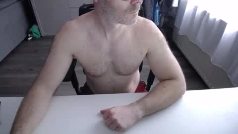 Snapshot of julienneedyou chatting on 14, 12, 2025 julienneedyou online show from 14, 12, 2025