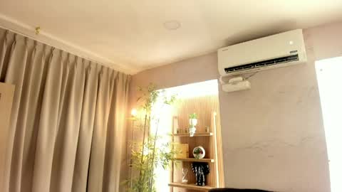 Snapshot of juliet_miller chatting on 19, 5, 2026 Juliet online show from 19, 5, 2026