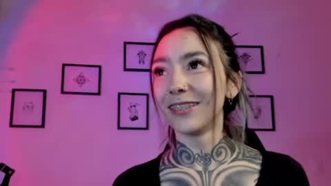 juliet_sourire online show from 7, 12, 2024