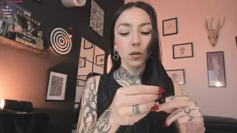 juliet_sourire online show from 4, 8, 2026