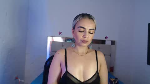 julieta__fox_ online show from 24, 2, 2025