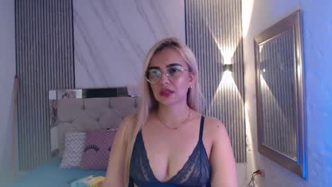 julieta__fox_ online show from 27, 3, 2026