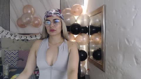 julieta__fox_ online show from 24, 4, 2026