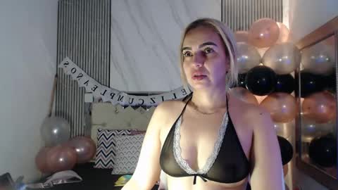 julieta__fox_ online show from 24, 4, 2026