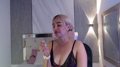 Snapshot of julieta__fox_ chatting on 22, 6, 2026 julieta__fox_ online show from 22, 6, 2026
