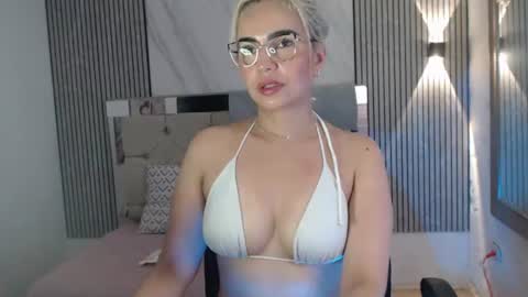 Snapshot of julieta__fox_ chatting on 28, 7, 2026 julieta__fox_ online show from 28, 7, 2026