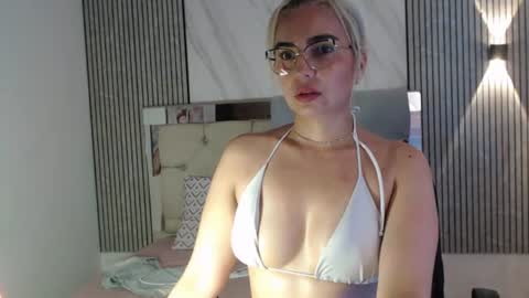 Snapshot of julieta__fox_ chatting on 28, 7, 2026 julieta__fox_ online show from 28, 7, 2026