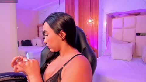 Snapshot of julieta_rose__ chatting on 7, 5, 2026 online show from 7, 5, 2026