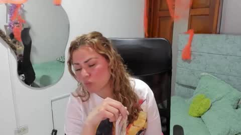 Snapshot of julieta_star69 chatting on 27, 10, 2025 julieta_star69 online show from 27, 10, 2025