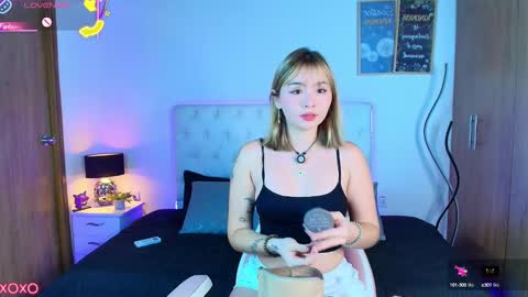 jullianapriv_ online show from 17, 9, 2025