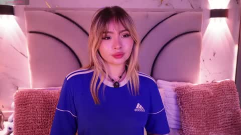 jullianapriv_ online show from 22, 4, 2026