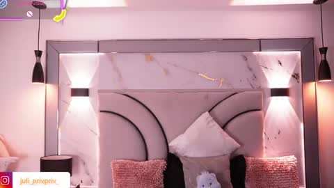 jullianapriv_ online show from 24, 4, 2026