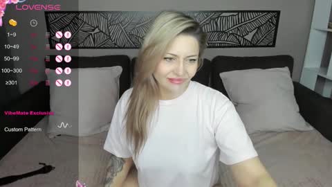 Snapshot of jully_rox chatting on 8, 9, 2025 Jully online show from 8, 9, 2025