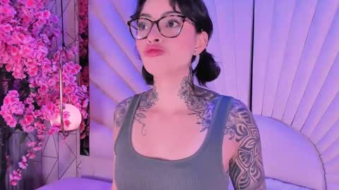 junecollins online show from 27, 4, 2026