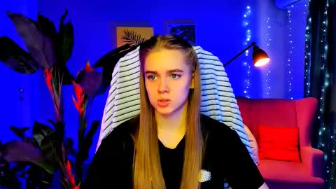 junewoods online show from 25, 2, 2026