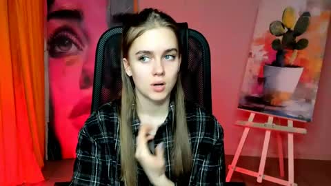 junewoods online show from 28, 4, 2026