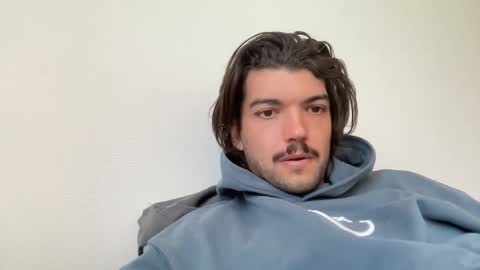 just_a_guy_with_a_big_cock online show from 24, 4, 2026