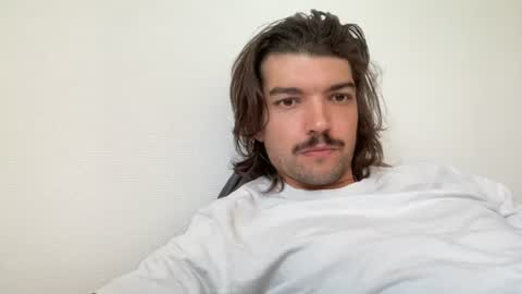 just_a_guy_with_a_big_cock online show from 17, 7, 2026