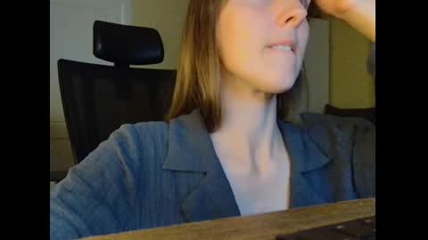 Snapshot of just_be_here chatting on 24, 9, 2025 Dary online show from 24, 9, 2025