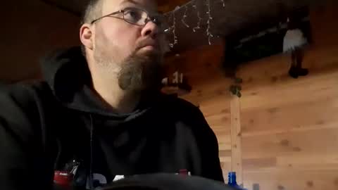 Snapshot of just_hangin_around chatting on 4, 11, 2025 just_hangin_around online show from 4, 11, 2025