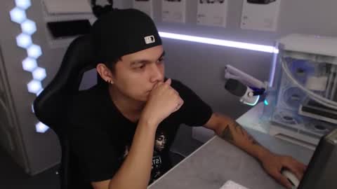 Snapshot of justagamerxxx chatting on 21, 11, 2025 Rhys online show from 21, 11, 2025