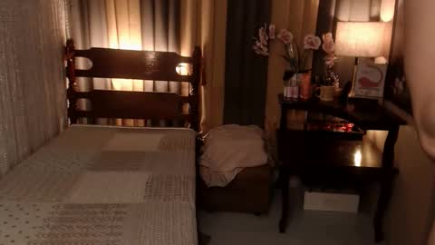 justine_hunk online show from 23, 4, 2026