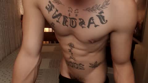 justine_hunk online show from 25, 4, 2026