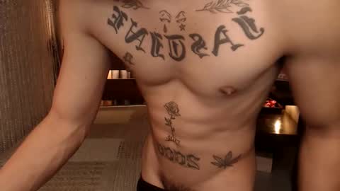 justine_hunk online show from 27, 4, 2026