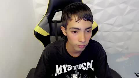 J U S T I N online show from 4, 3, 2025